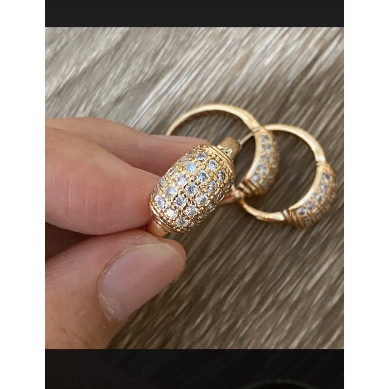 Cincin permata wanita