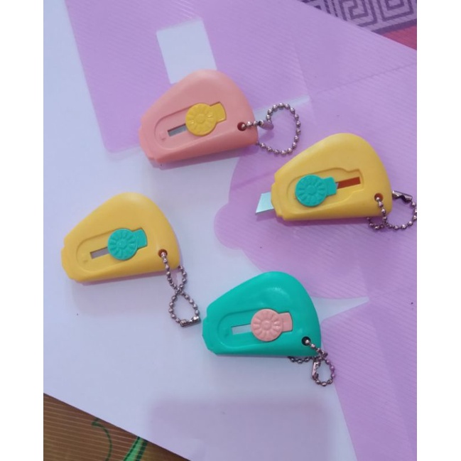 

CUTTER MINI SIZE TRAVEL BENTUK MOBIL