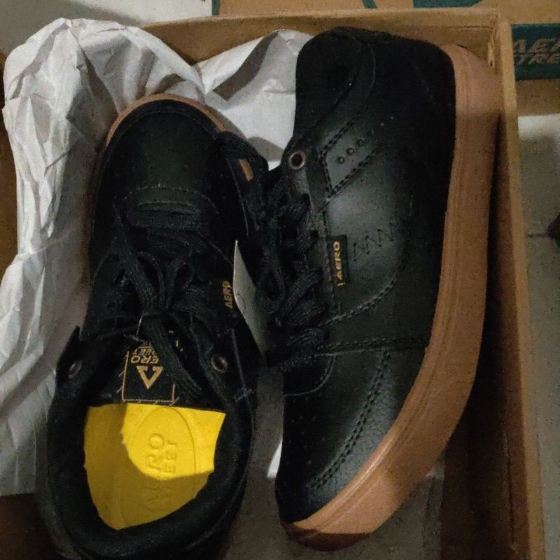 Aerostreet Hoops Low Gum Black 38