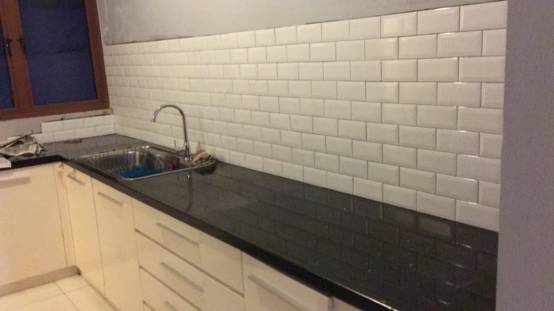 Mulia Signature Subway Keramik Dinding 7.5 X 15 Bevel