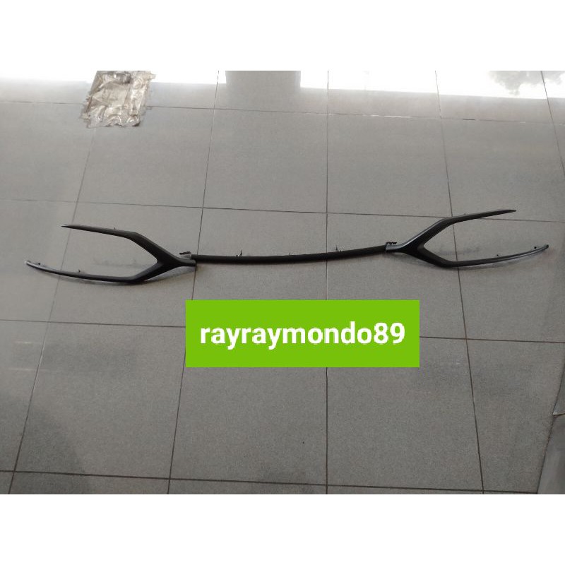 Garnish bumper depan mirage 2017 hitam