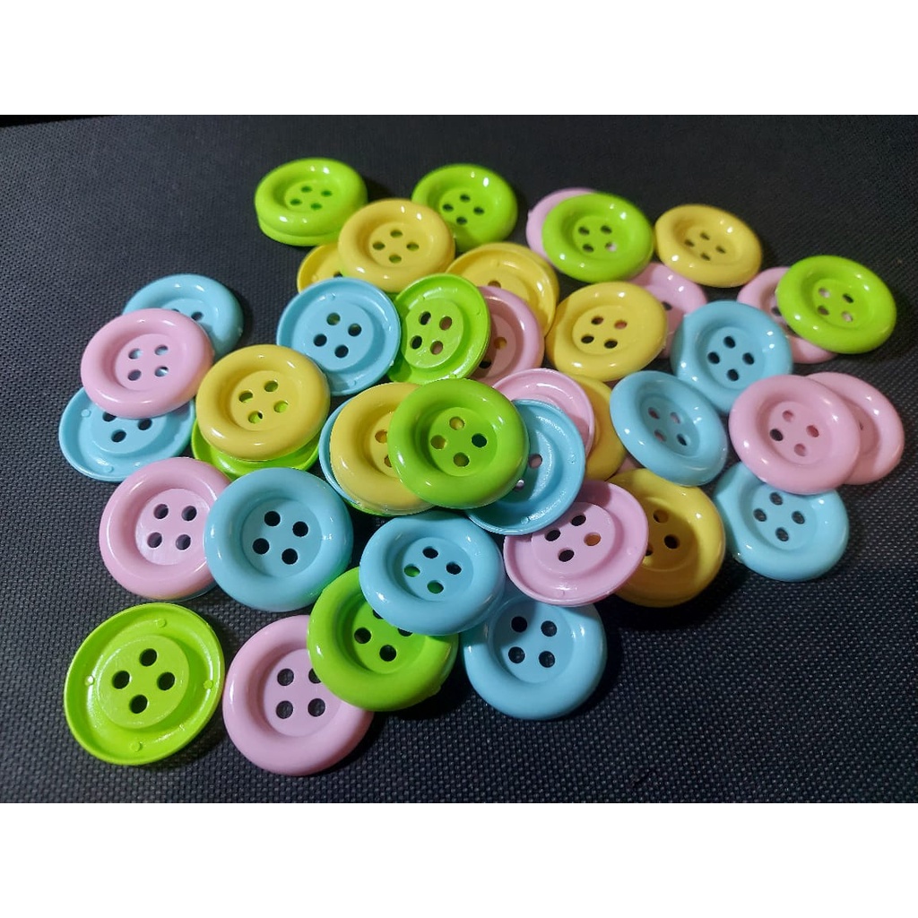 Kancing craft plastik jumbo warna warni ukuran 3,5 cm