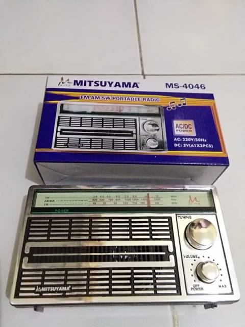 Radio Mitsuyama MS - 4046 FM-AM-SW PORTABLE RADIO AC-DC