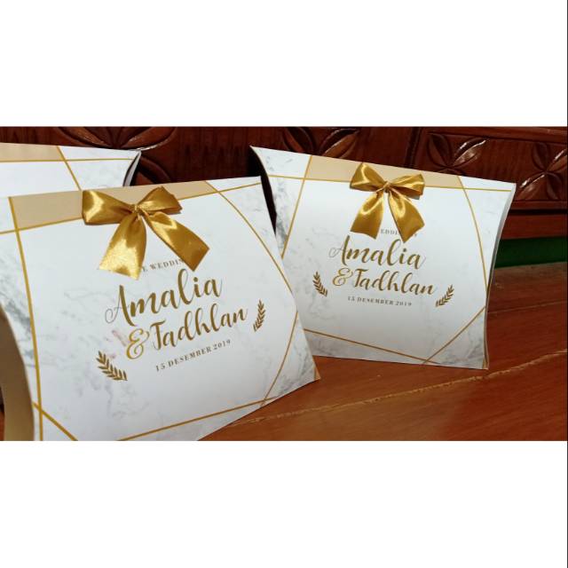 

Pillowbox Bridesmaid - Paperbag Bridesmaid