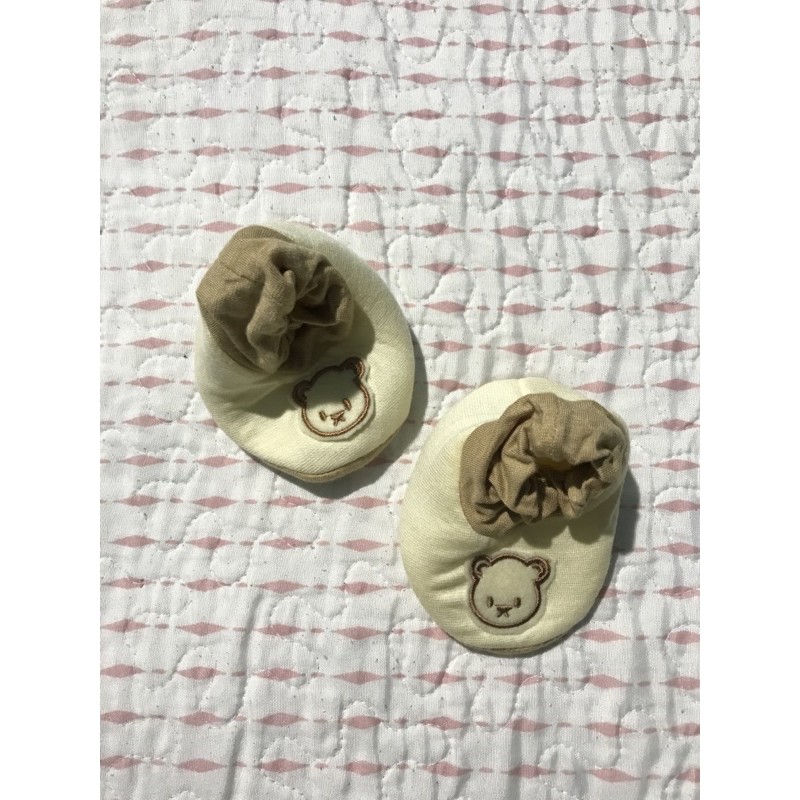 PRELOVED sepatu kain/sarung kaki/alas kaki bayi bear