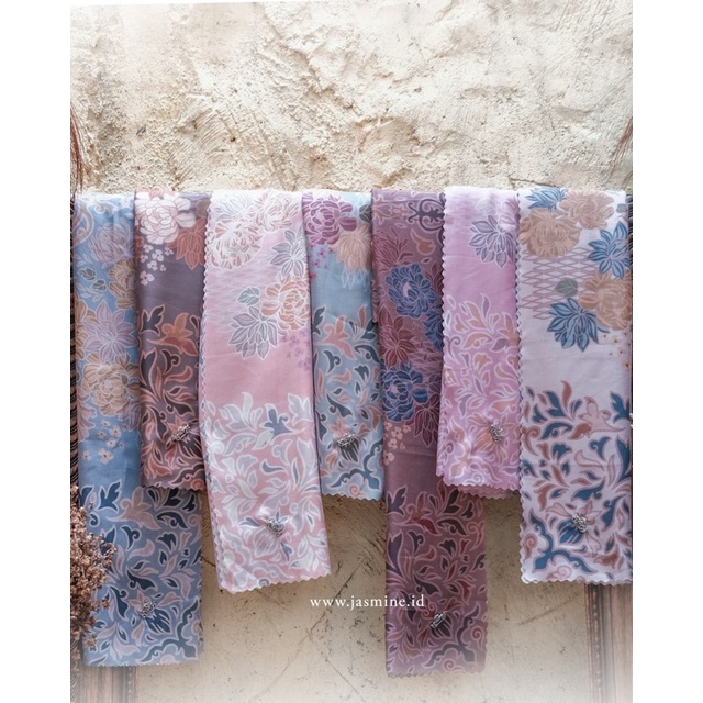 Elma Scarf Jilbab Segi Empat Voal Motif by Jasmine