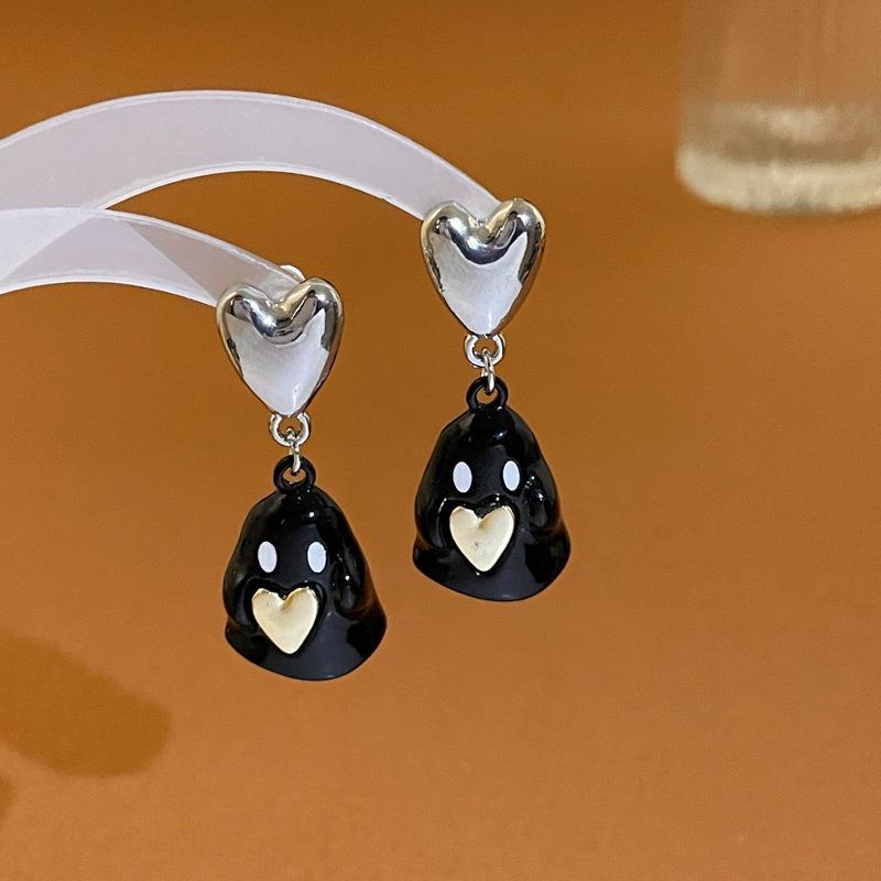 Anting Tusuk Motif Hantu Hati Warna Hitam Ala Korea Untuk Wanita