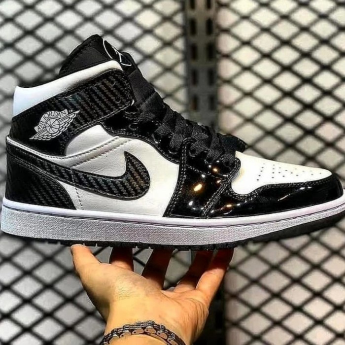 Jual ORIGINAL Nike Sepatu Basket Air Jordan 1 Mid SE ASW - Hitam Putih