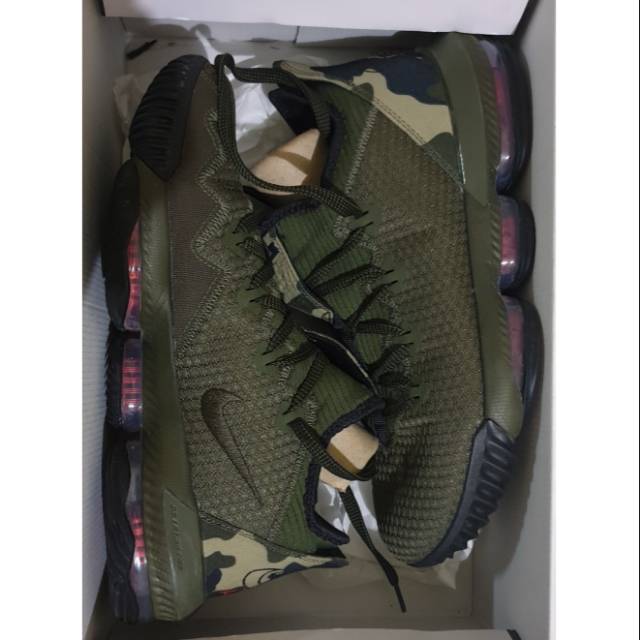 SEPATU BASKET LEBRON 16 LOW CAMO ORIGINAL
