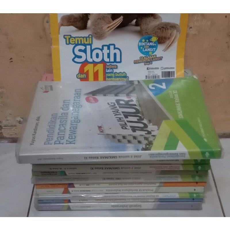 Pendidikan Pancasila dan Kewarganegaraan 2 untuk SMK Kelas XI KI-KD2017 oleh Yuyus Kardiman-Erlangga-2