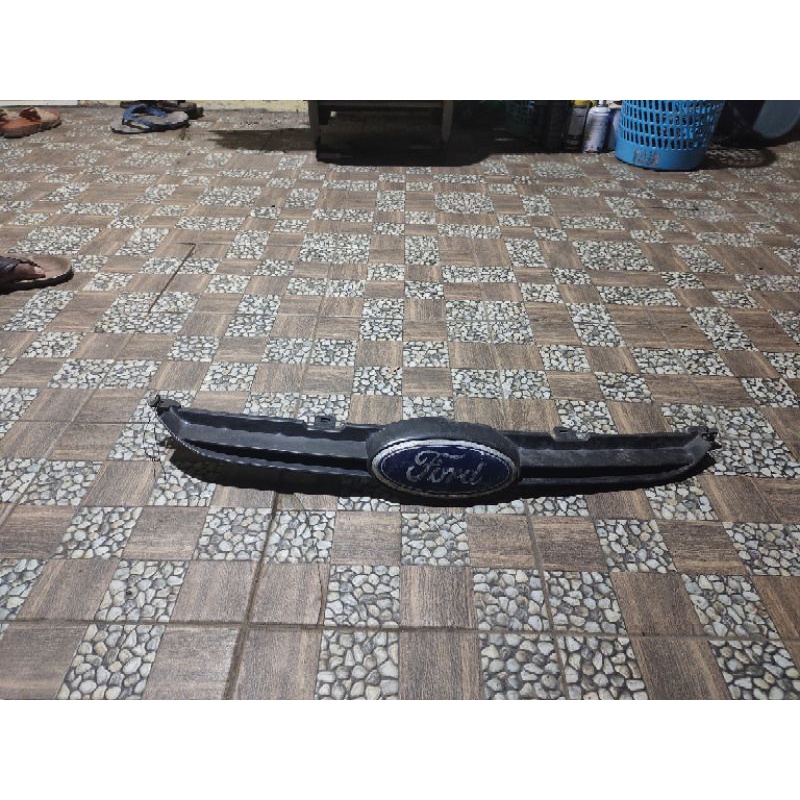 grill bemper depan ford fiesta 2010