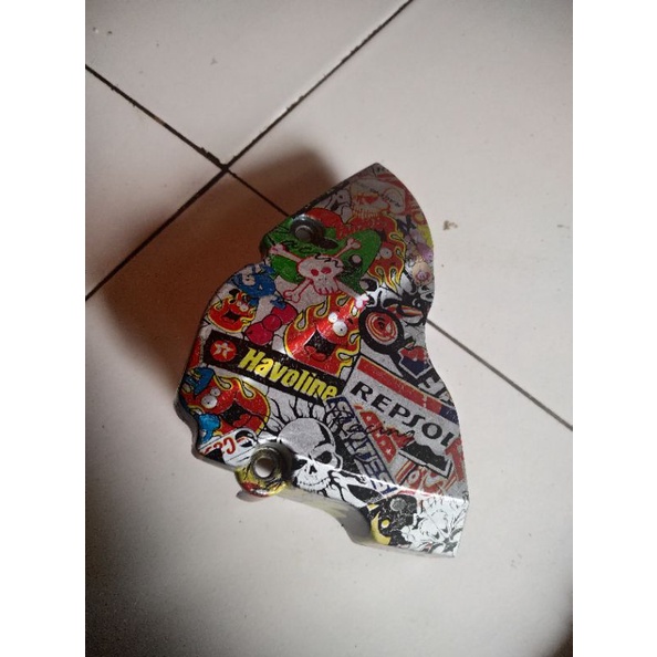 tutup gear depan vixion old, vixion new, r15, xabre, mx king, mt15  cover gear depan carbon water pr