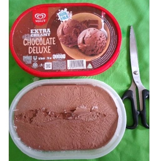 

ICE CREAM WALLS 700ML CHOCOLATE DELUXE CREAMY