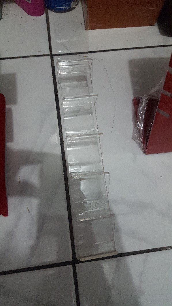 Akrilik Display Pajangan Tempat Dompet 6 Susun