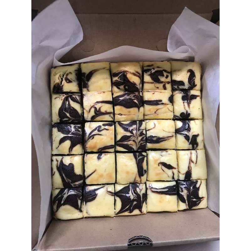 

BROWNIES CHEESE 20 x 20 cm / FUDGY BROWNIS CHEESE