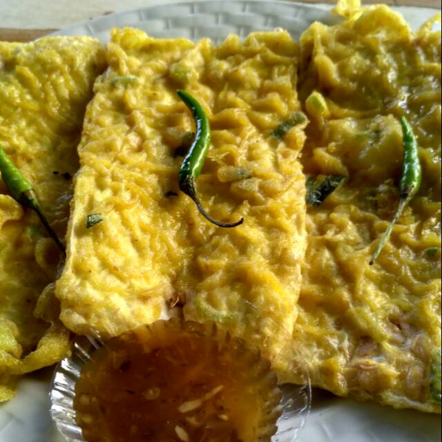 

Tempe Mendoan Ukuran Jumbo dengan rasa gurih dan sambal pekat, legit dengan level kepedasan 1, 3, 5