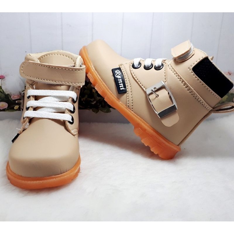 sepatu boots anak / sepatu anak