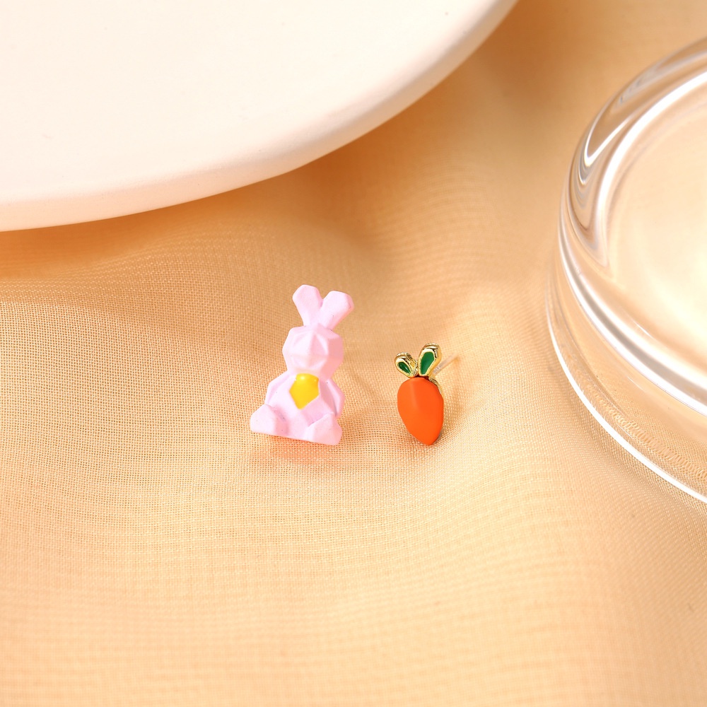 Cute and sweet asymmetrical animal earrings colorful cartoon rabbit carrot earrings small and exquisite student jewelry