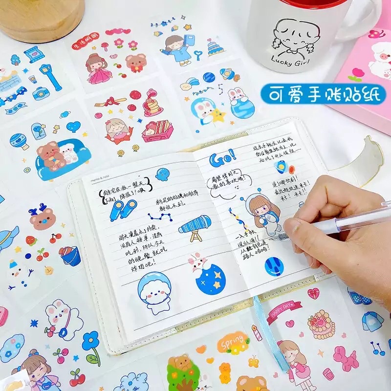 READY STOCK BISA COD - 50 - 100 LEMBAR STIKER LUCU UNIK DENGAN KOTAK GIFT BOX KARAKTER KARTUN ANAK PEREMPUAN DEKORASI FANCY KAWAII GIRLS CARTOON STICKER DIY SCRAPBOOK JURNAL CUTE KOREAN JAPANESE STYLE LOVELY PINK BOTOL AIR MINUM VIRAL PVC ANTI AIR