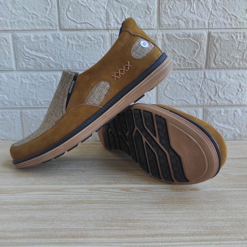 39-44 Sepatu Slip On Pria Kulit Premium Kasual Cowok Sol Karet Lentur Suede Nubuck Kerja Kantoran