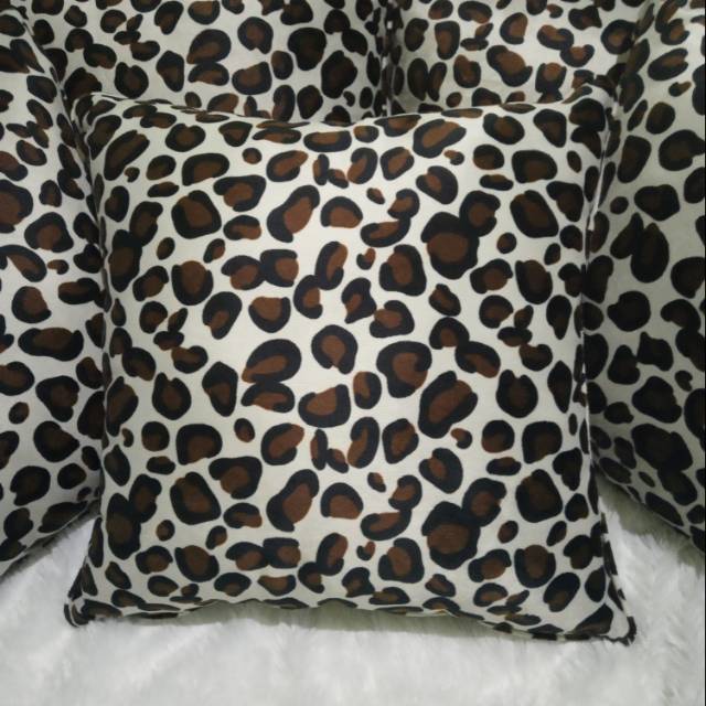 Bantal sofa motif KAIN BONEKA YELVO