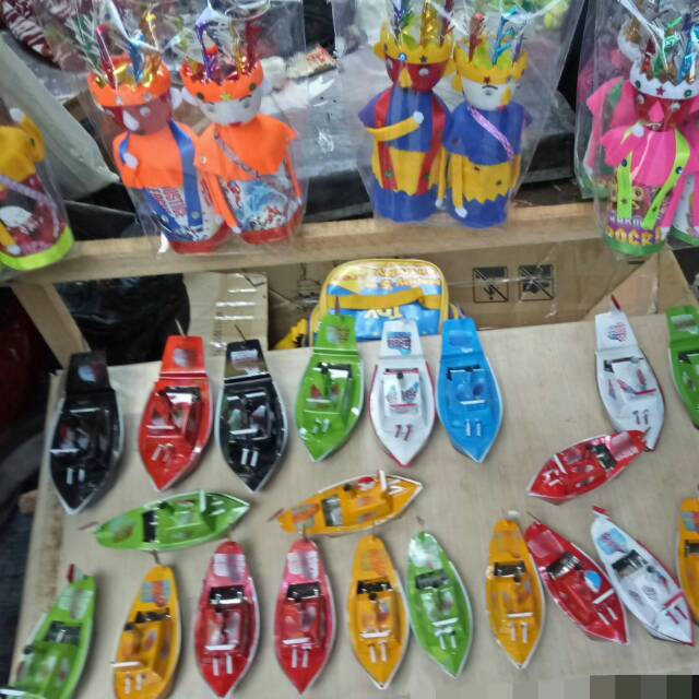 Perahu Mainan Minyak Goreng Jadul