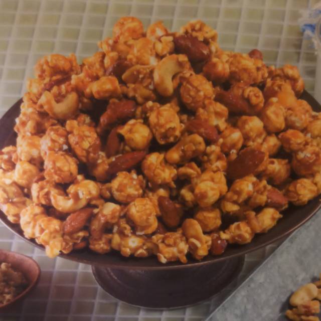 

Garrett Popcorn NEW VARIANT Triple Nut Caramelcrisp