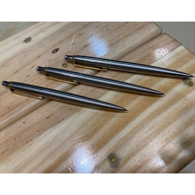 

PROMO Pensil Mekanik Parker 0.5mm/PULPEN GEL/PULPEN LUCU/PULPEN 1 PACK/PENSIL WARNA/PENSIL 2B/PENGHAPUS JOYKO/PENGHAPUS LUCU/RAUTAN PENSIL PUTAR/RAUTAN ELEKTRIK/SPIDOL WARNA/SPIDOL PERMANEN/SPIDOL WHITEBOARD/CORRECTION TAPE