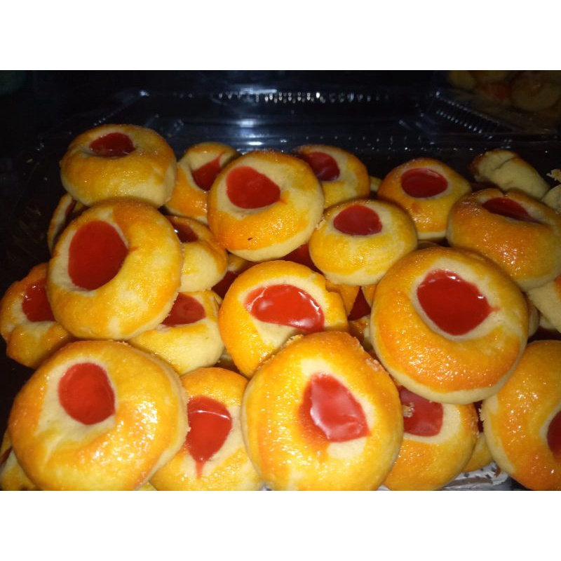 

Kue kering thumbprint selai strowberry enak 500gr