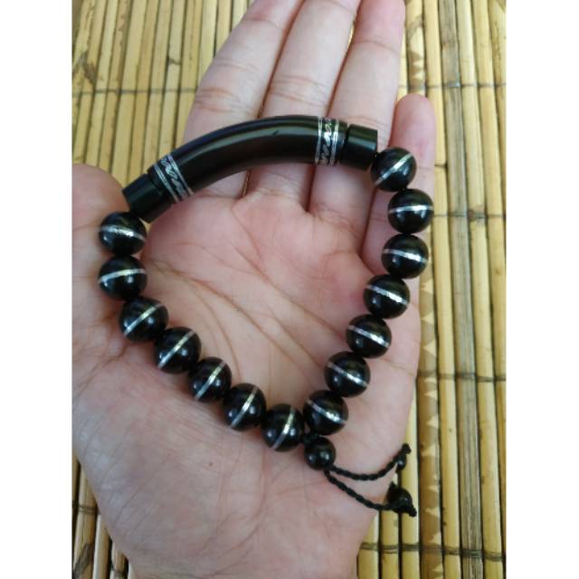 gelang cemeti