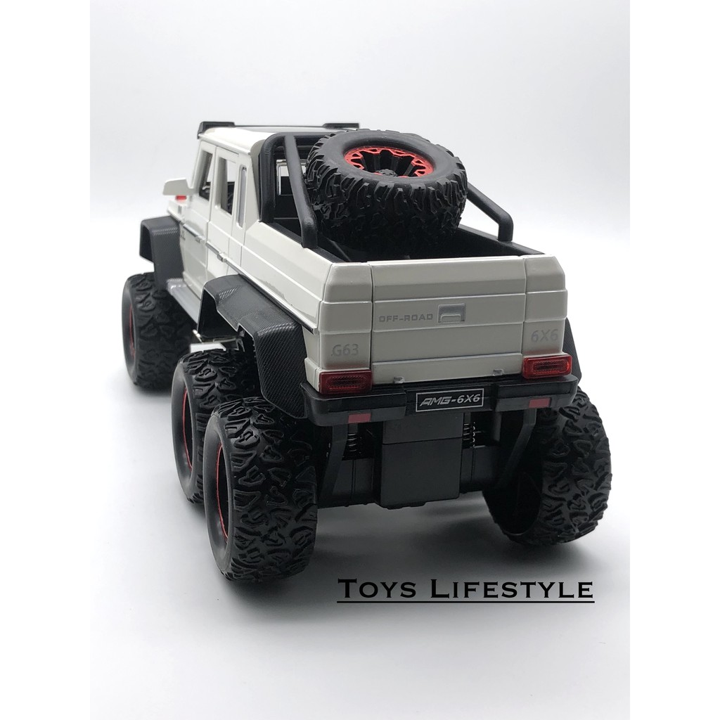 Mainan Mobil Diecast Mercedes Benz G63 AMG 1:22 (Putih)