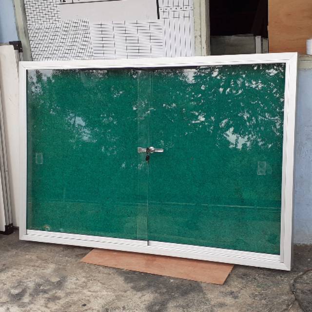 

Papan Mading Kaca