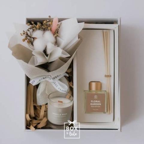 

Kotak Kado / Diffuser / Hampers / Bunga -FRAGRANT FLORAL by Box & Tale