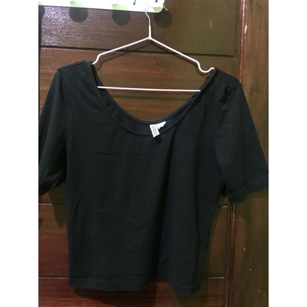 kaos hitam divided preloved