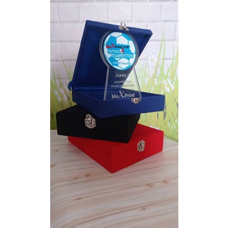 

Box Plakat Akrilik Box Beludru ukuran 15x10 cm