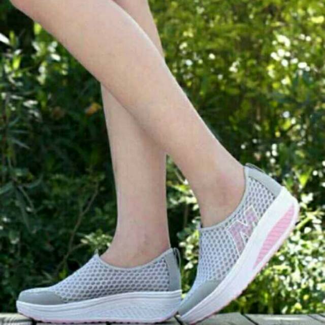 Sepatu sneakers MB 01 abu