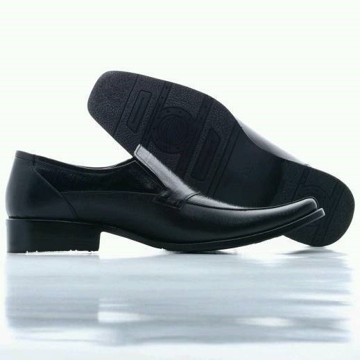 Sepatu Kerja Pria Pantoffel Formal Model Kicker wrn  Hitam Bahan Kulit Asli
