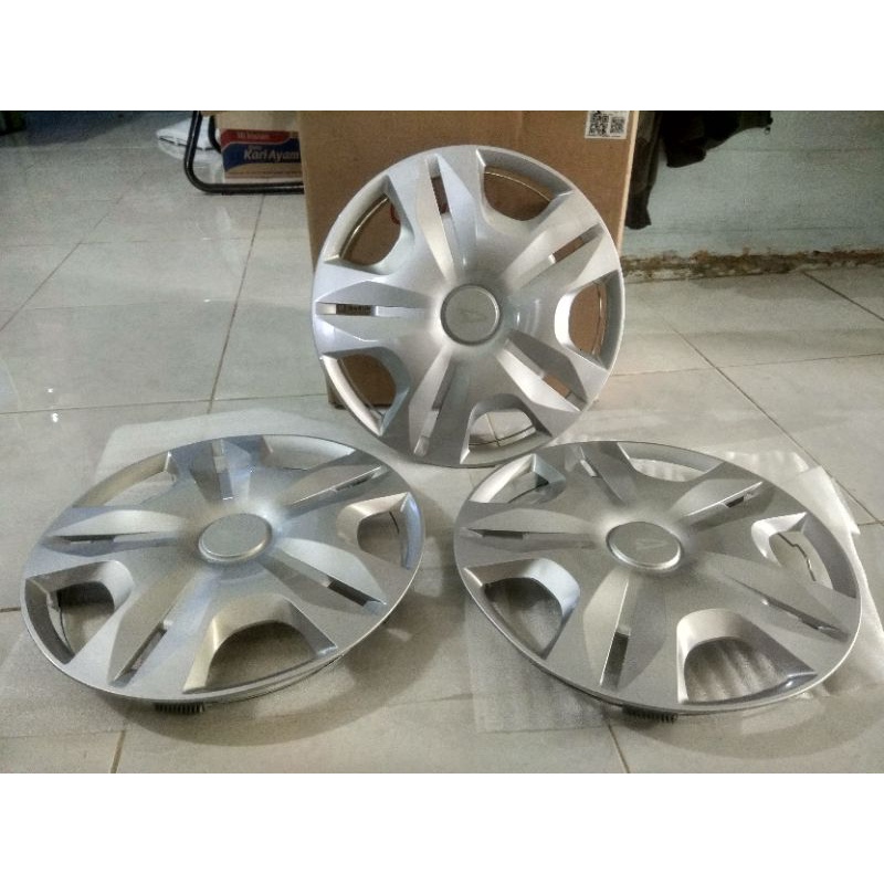 Dop tutup velg mobil ring 14 original Daihatsu Xenia warna silver (1 buah)