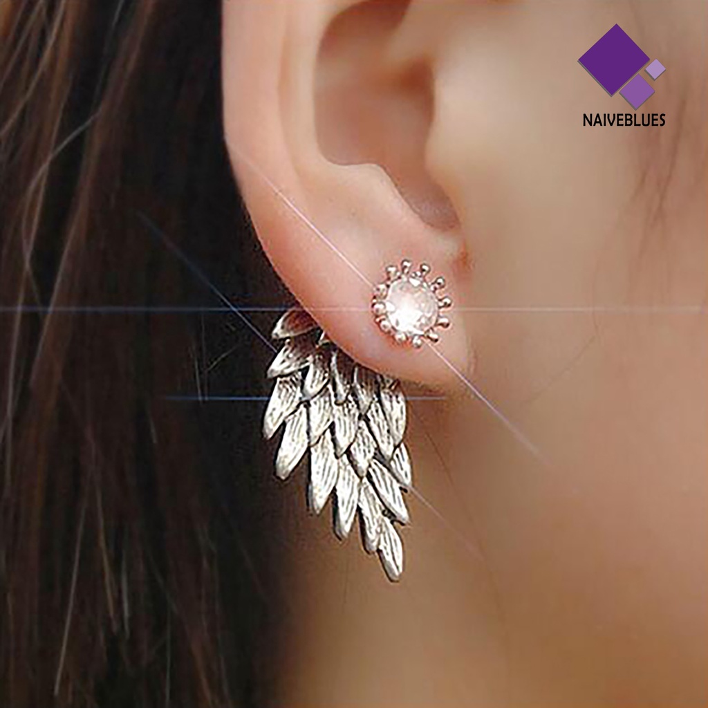 1 Pasang Anting Stud Bentuk Sayap Aksen Berlian Imitasi Bahan Alloy Untuk Wanita