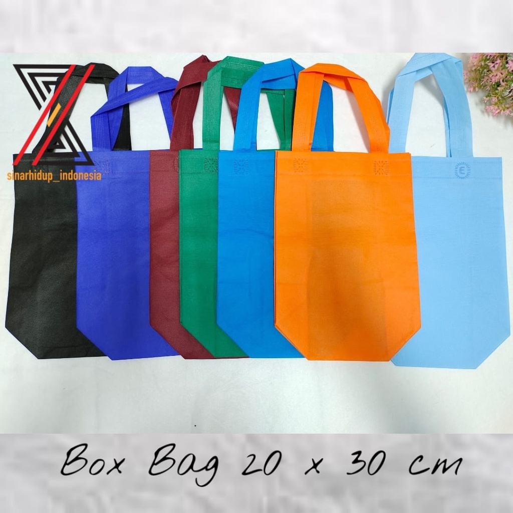 

Goodie Bag Tas Belanja Bb 20 Dus Kotak Nasi Box Kue 20x26x8 Spunbond Tote Bag Souvenir Weding Hajatan Perlusin ( 12 Pcs )