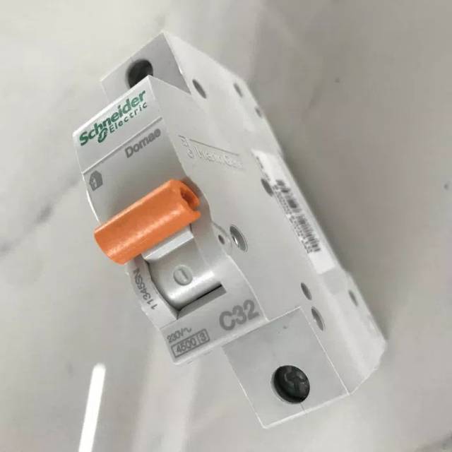 MCB SCHNEIDER DOMAE 1PHASE 32A