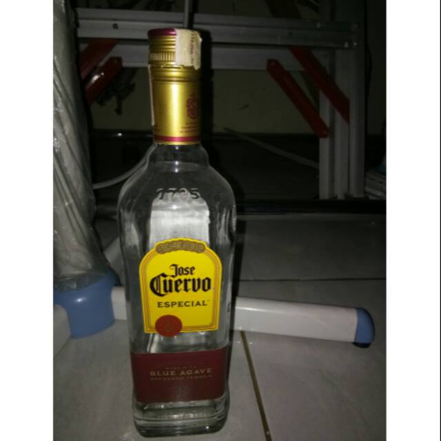botol bekas "Jose Cuervo" + tutup