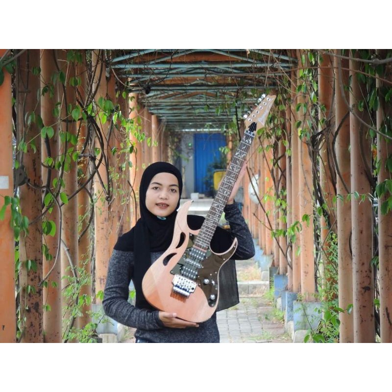 GITAR ELEKTRIK IBANEZ STEVE VAI PIA