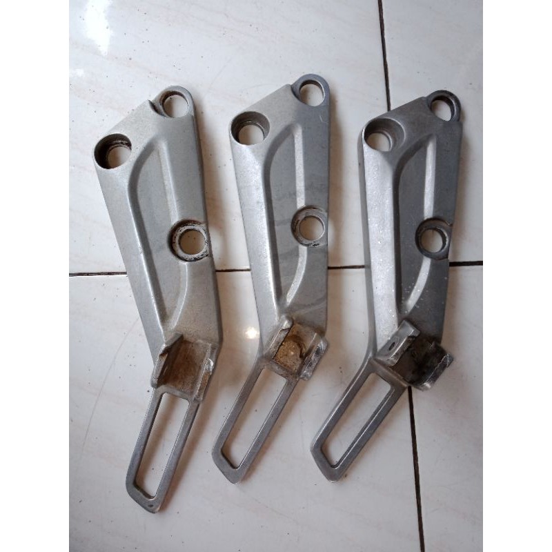 Postep footstep bostep Dudukan pijakakan kaki belakang kanan ORI Honda Supra X lama, Supra fit lama