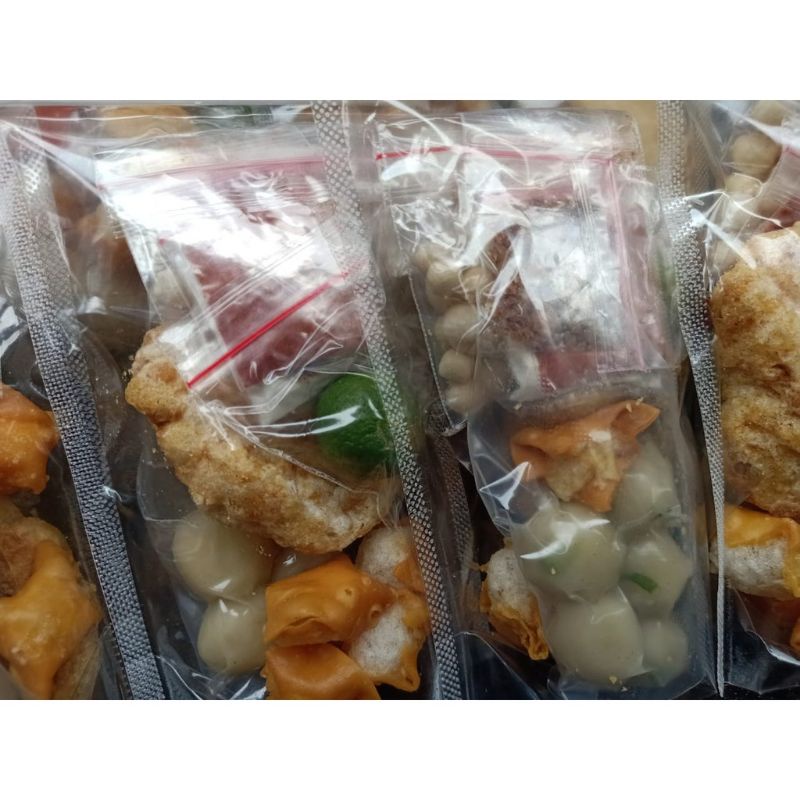 

by nonaosid baso aci isi tetelan daging sapi,5 pcs siomay mini, 1 pcs cuanki lidah tiktuk/ pilus kencur jeruk limo/ jeruk purut bawang goreng bumbu penyedap bubuk cabe kualitas terbaik