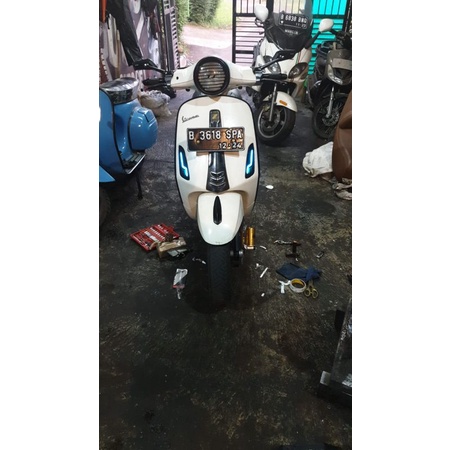 sein custom vespa metic sprint/ Primavera senja blue ice sein kuning dilapisi smoke