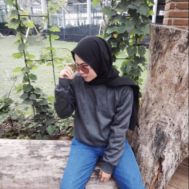 SWEATER_ID Basic Sweater Crewneck Abu Tua Polos Unisex