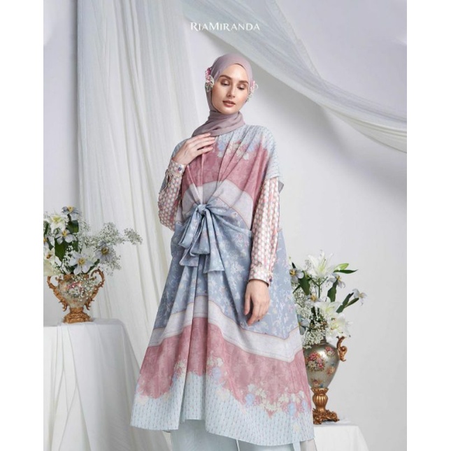 Preloved Peony Tunic size M/L by Ria Miranda