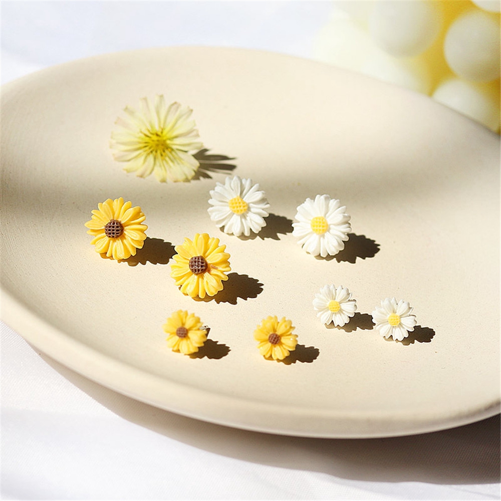 【TERSEDIA &amp; COD】1 Pasang Anting-Anting Sederhana Mini Daisy Drop Feminin Anting Sederhana