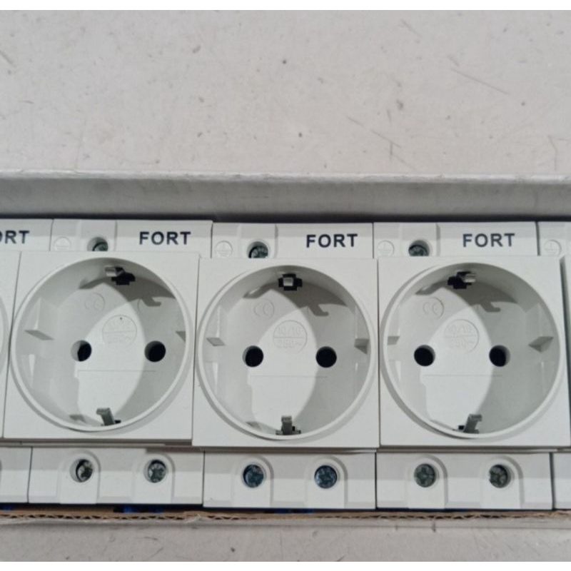 Fort Stop kontak din rail FTK 250. Stop kontak tempel rel mcb